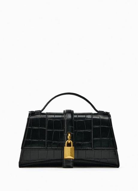 Bolso negro de mano de Zara (25,99 euros)