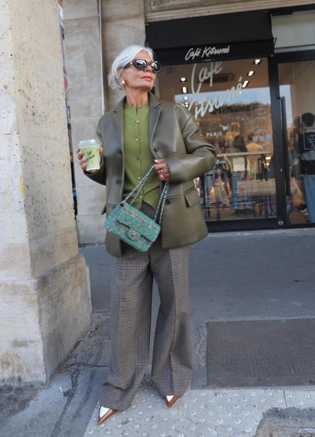 Looks para mayores de 50 años vistos en el 'street style