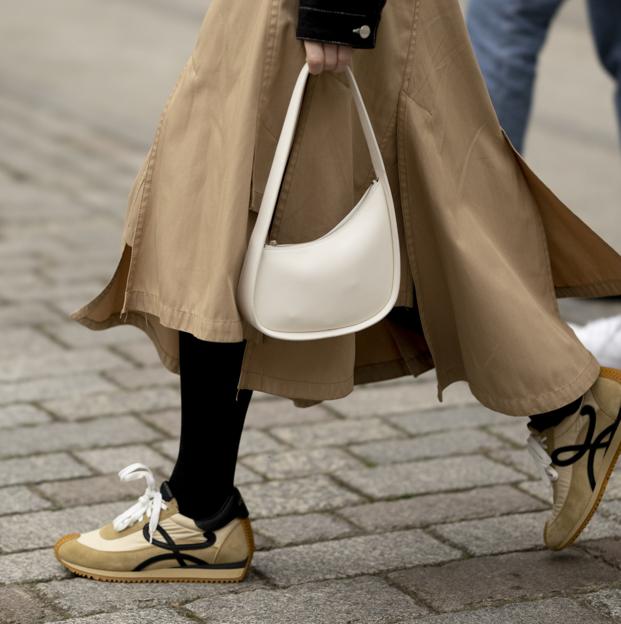 Las sneakers también van con looks sofisticados: guía de estilo para llevarlas bien