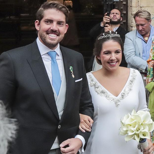 Louis Nicolas Crépy de Orleans y Carolina Torio Ballester durante la boda.