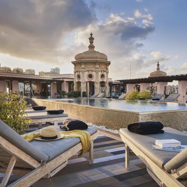 El rooftop del Santa Catalina, a Royal Hideaway, un luegar perfecto para disfrutar de la buena gastronomía y un placentero descanso. 