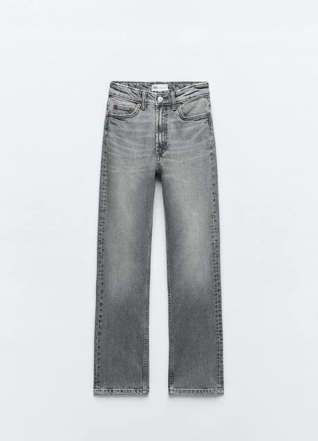Jeans de tiro alto de Zara (25,99 euros)