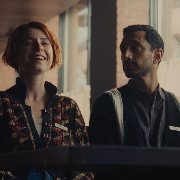 Jessie Buckley y Riz Ahmed en una imagen de Esto va a doler.