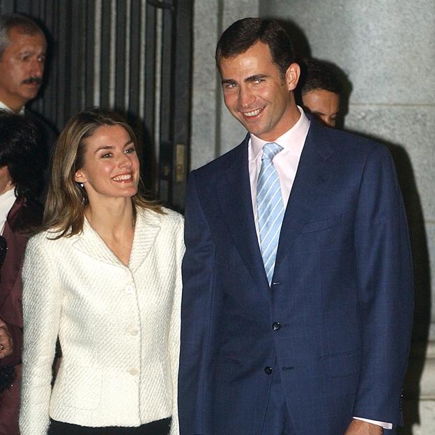 Los reyes Felipe VI y doña Letizia, en su primera salida pública tras anunciar su compromiso. /