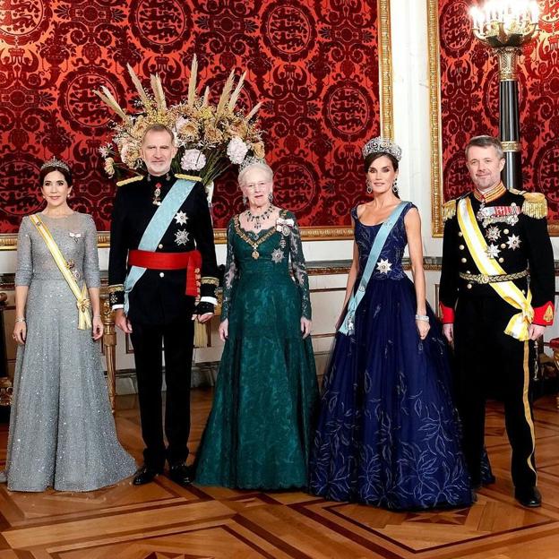 Las familias reales española y danesa, en la cena de gala. 