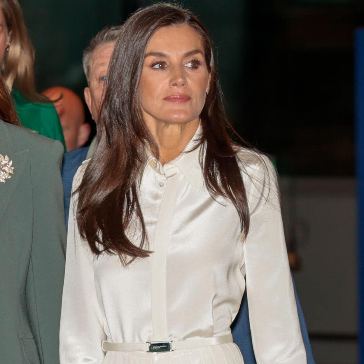 El vestido camisero de la reina Letizia está idéntico en Zara