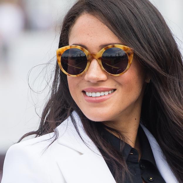 La nueva traición de los Sussex: el peligroso libro sobre Carlos y Camilla que ha escrito el mejor amigo de Meghan Markle