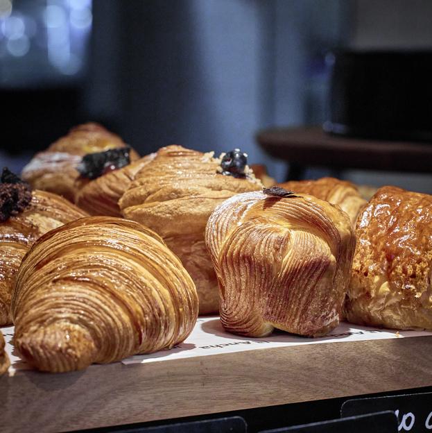 La repostería de The Omar, el restaurante del Hotel Thompson, se elabora cada mañana y se disfruta en cada merienda. 