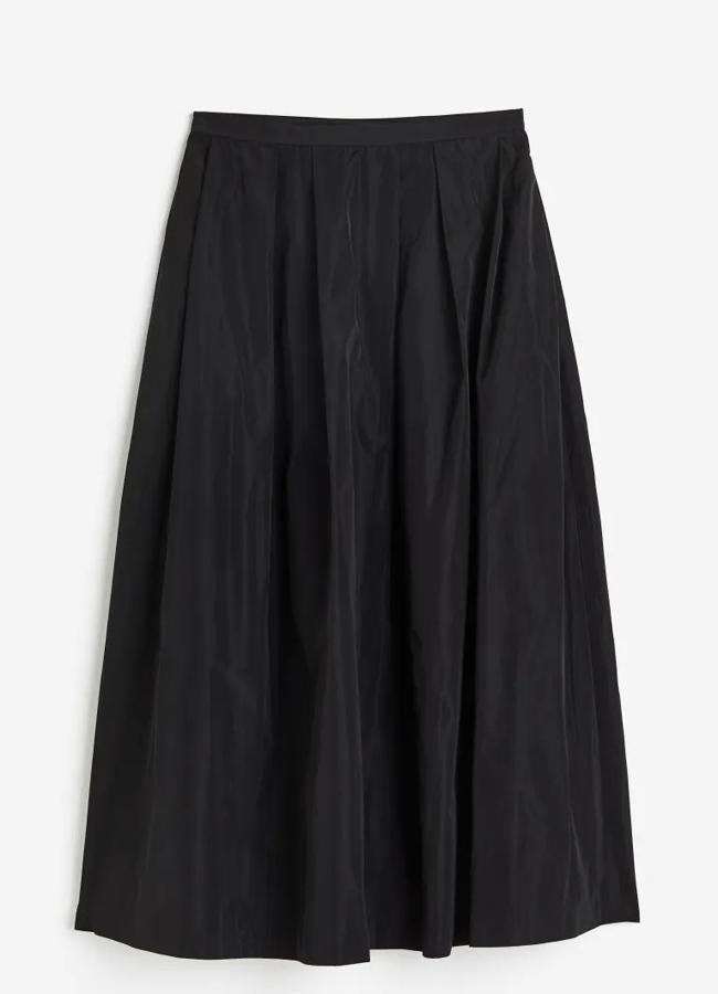 Falda evasé negra de H&M, 37,99 euros.