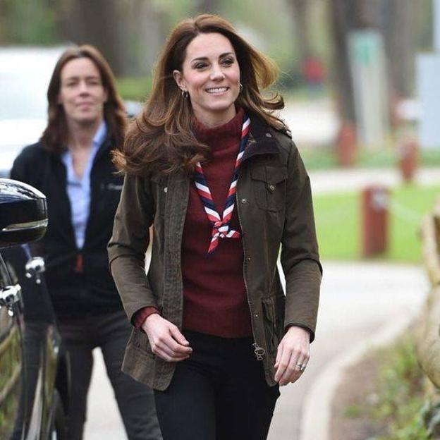 Estas parkas enceradas son el abrigo favorito de las royals para imitar su estilo