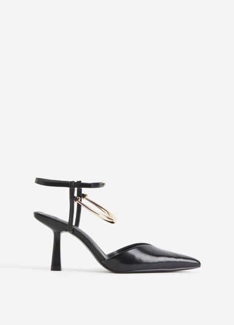 Zapatos negros de H&M (49,99 euros euros)