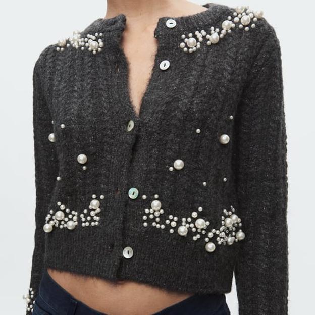 La chaqueta de perlas de Zara.