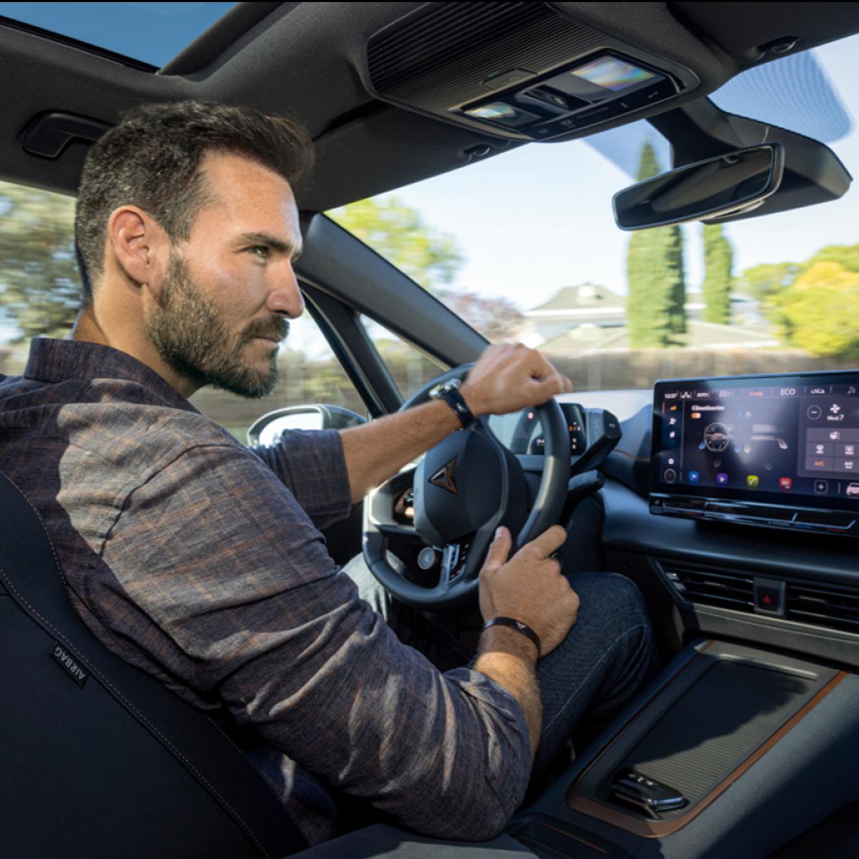 Cómo conducir mejor un coche eléctrico: la prueba de consumo eficiente de Saúl Craviotto con el nuevo CUPRA