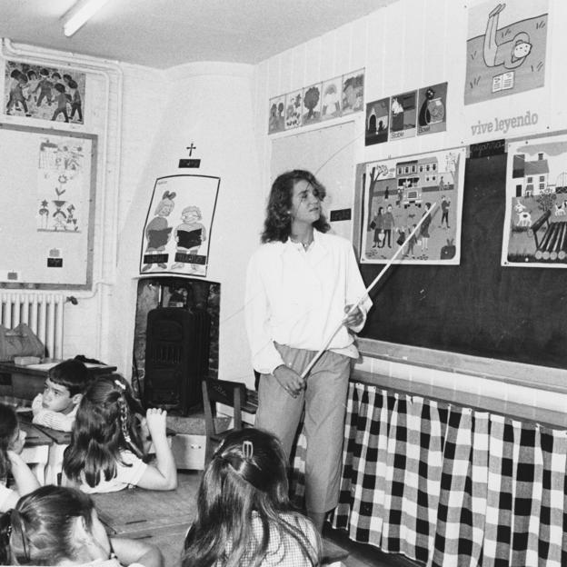 A los 23 años, Elena de Borbón ya daba clases en la escuela Santa María del Camino. Fue el primer miembro de la familia real que tuvo un trabajo normal y corriente. 