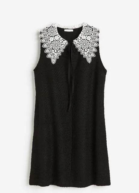 Vestido negro con cuello de encaje de H&M (39,99 euros)
