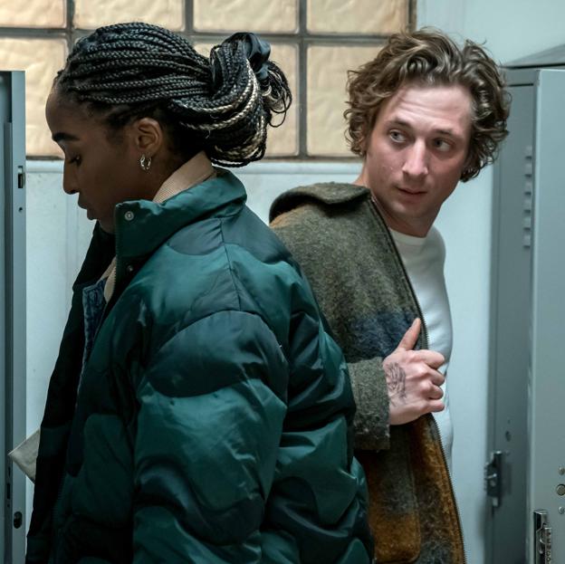 Ayo Edebiri y Jeremy Allen White en una imagen de la segunda temporada de The Bear.