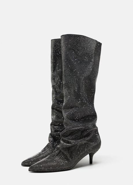 Botas altas con brillos de Zara (99,99 euros)