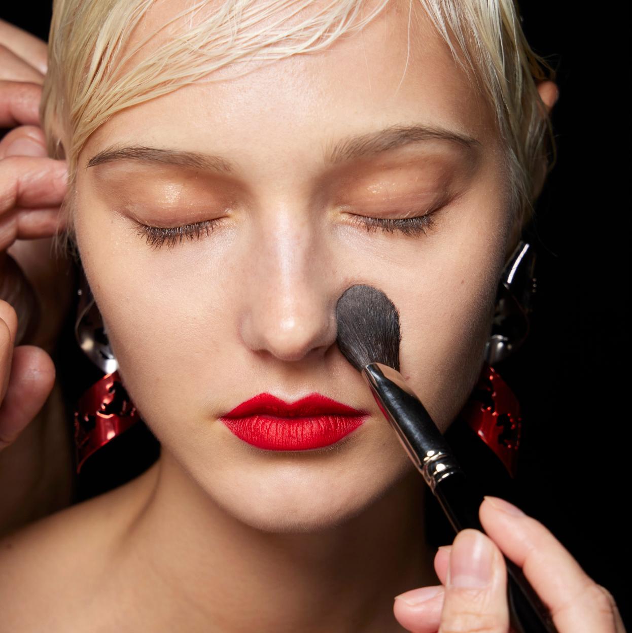 Sabías que la mejor base de maquillaje es también un serum?