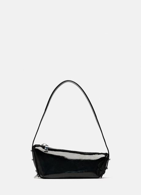 Bolso negro de Zara (17,99 euros)