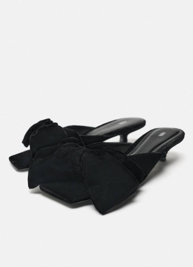 Kitten heels de terciopelo con lazo
