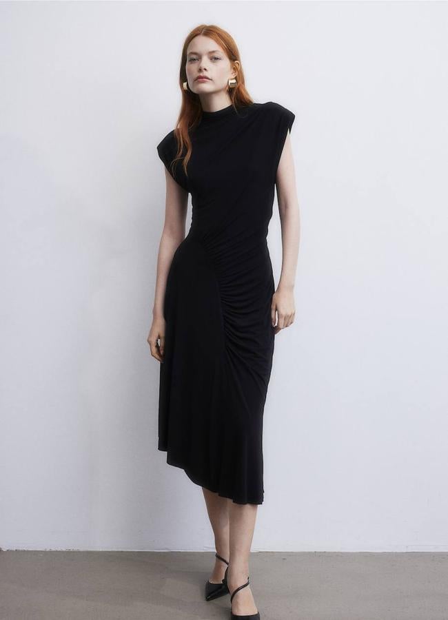 Vestido negro midi con drapeado