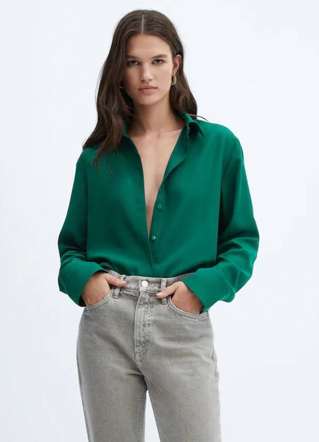 Camisas en colores favorecedores que mejoran los looks basicos Mujer Hoy