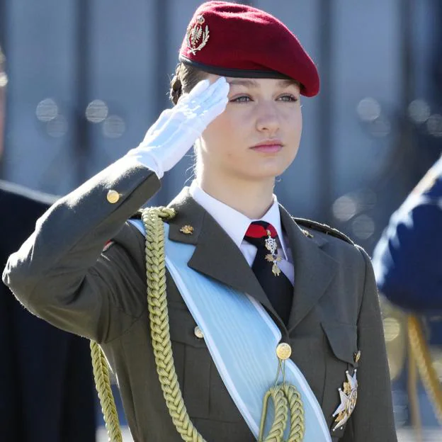 La princesa de Asturias luce por primera vez el uniforme de gala del  Ejército de Tierra