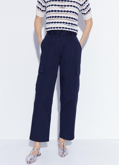 Pantalón azul marino de Sfera (29,99 euros)