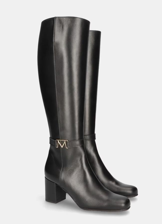 Botas altas con tachuela de M de Mascaró, 279,30 euros..