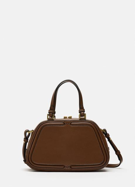 Bolso marrón de Zara (29,95 euros)