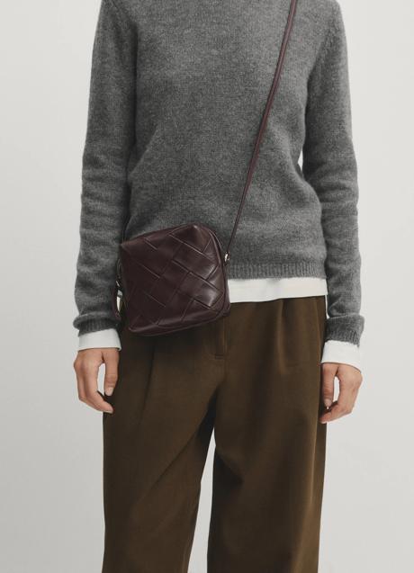 Bolso trenzado de Massimo Dutti (99,99 euros)