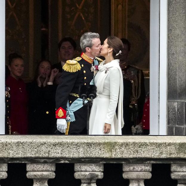 Lo que no se vio de Mary de Dinamarca en la proclamación de Federico: lágrimas, una cobra en el balcón y el triunfo de una reina de clase media