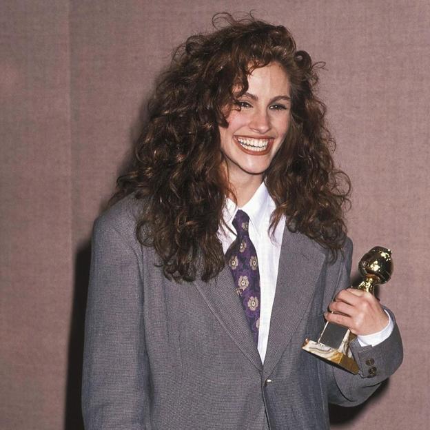 El traje masculino que llevó Julia Roberts en los 90 es la mejor inspiración para ir a la oficina esta temporada