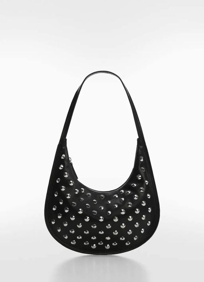 Bolso negro con tachuelas