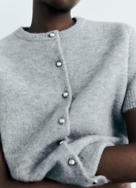 Chaqueta gris de Zara (22,99 euros)