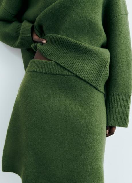 Falda verde de Zara (19,99 euros)