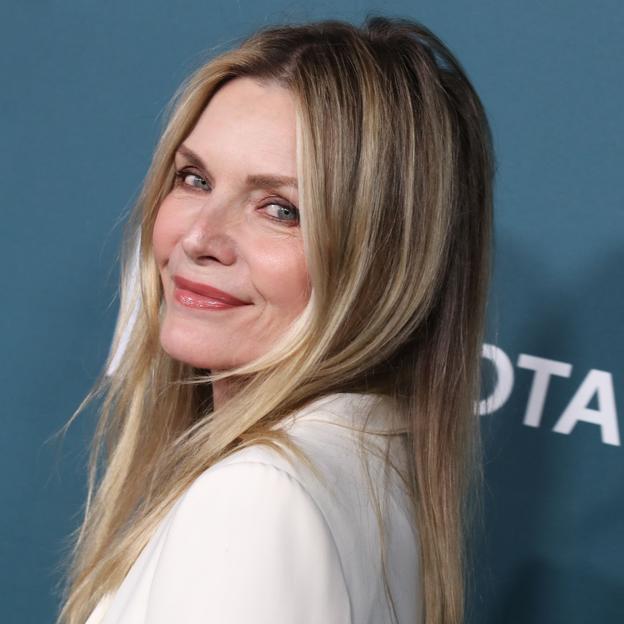 Michelle Pfeiffer estrena cambio de look: recupera el corte Rachel a capas que rejuvenece a los 60