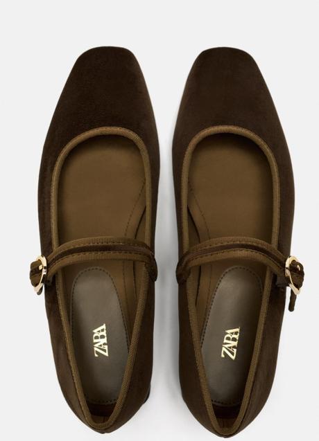 Zapatos de terciopelo de Zara (35,99 euros)