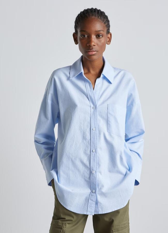 Camisa azul de Easy Wear, 15,99 euros.