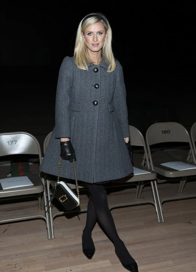 Nicky Hilton en el desfile de Marc Jacobs con un look que desprende lujo silencioso. Foto: Launchmetrics Spotlight.