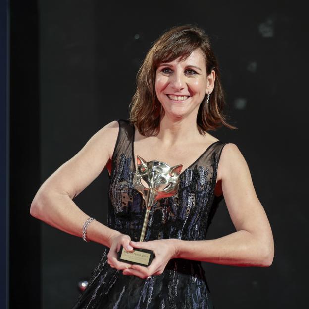 Malena Alterio con su Premio Feroz en 2024. 