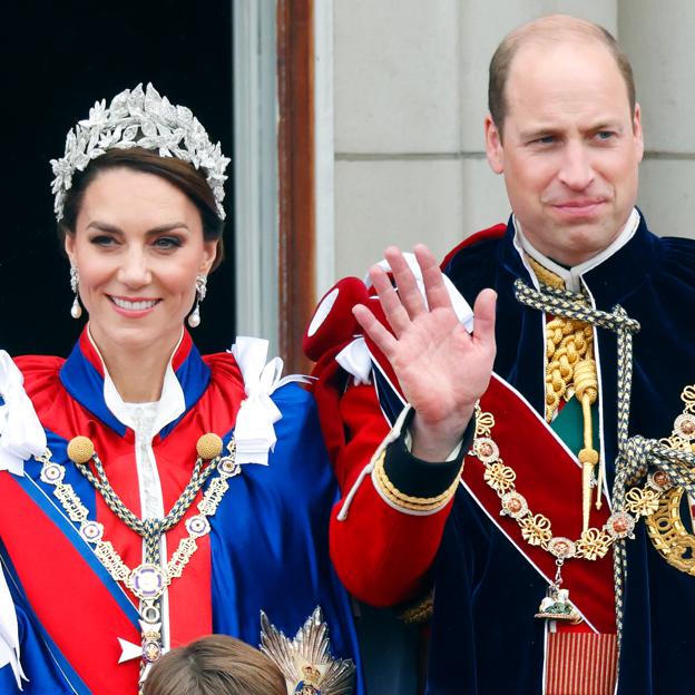 Los príncipes de Gales, Guillermo y Kate, durante la coronación de Carlos III. 