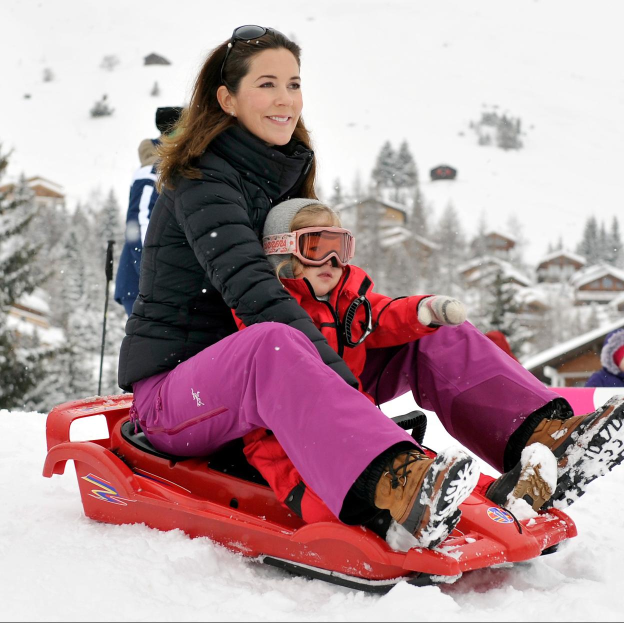 Mary de Dinamarca con la princesa Josephine en Verbier en 2014./Getty