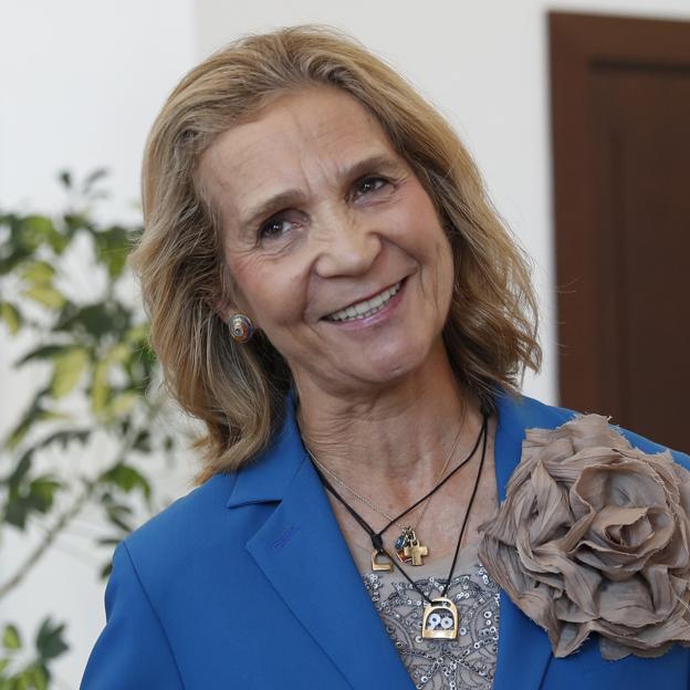 La infanta Elena, operada de cataratas: así gestiona su salud a los 60 la Borbón con más vida social 