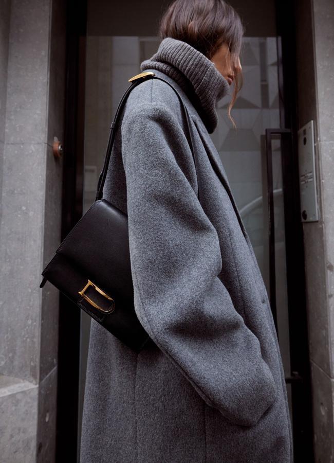 Bolso Léonce de Delvaux, disponible en negro, burdeos y azul noche. Foto: Instagram Delvaux.