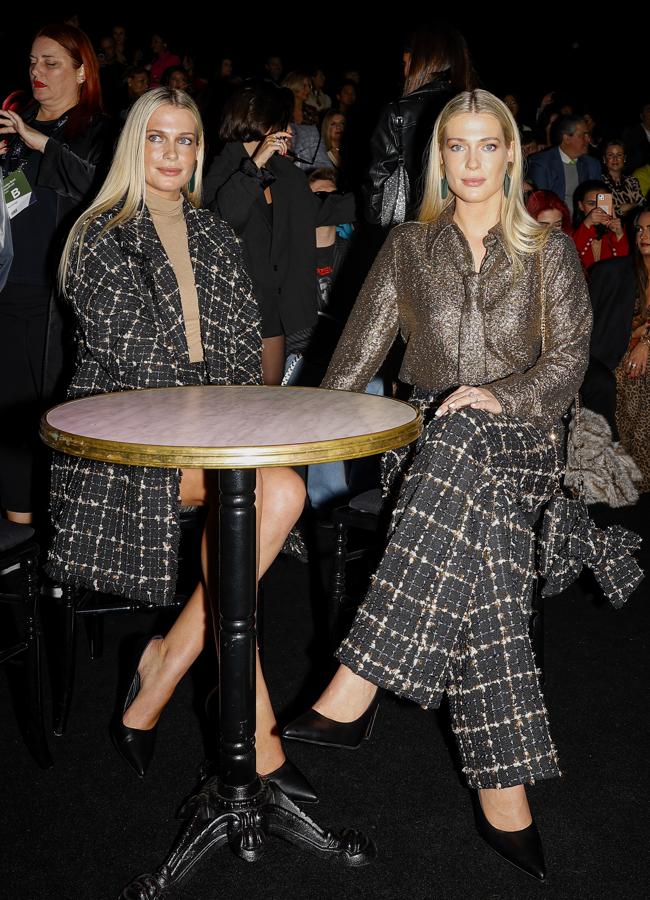 Ñas hermanas Spencer en el front row del desfile de Lola Casademunt. / GTRES