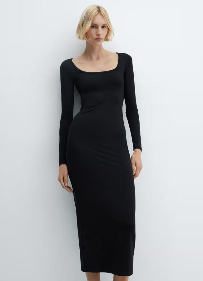 Vestido negro de tubo de manga larga de Mango, 22,99 euros.