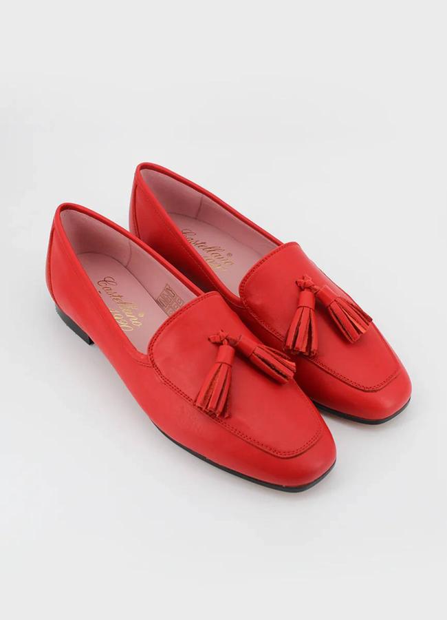 Mocasines rojos con borlas