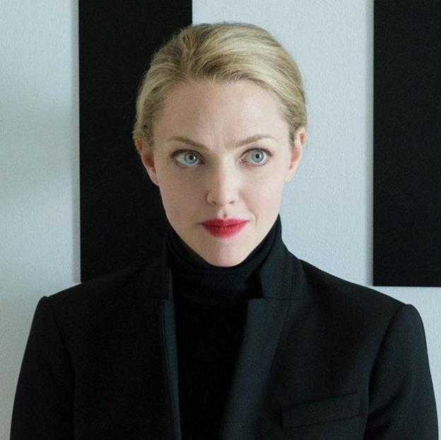 Amanda Seyfried como Elizabeth Holmes en The Dropout.