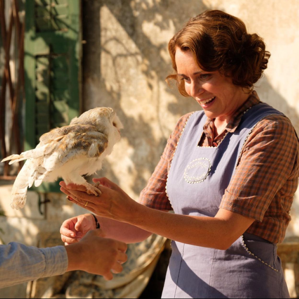 Keeley Hawes en una imagen de Los Durrell, la serie basada en la autobiografía del naturalista británico Gerald Durrell./RTVE